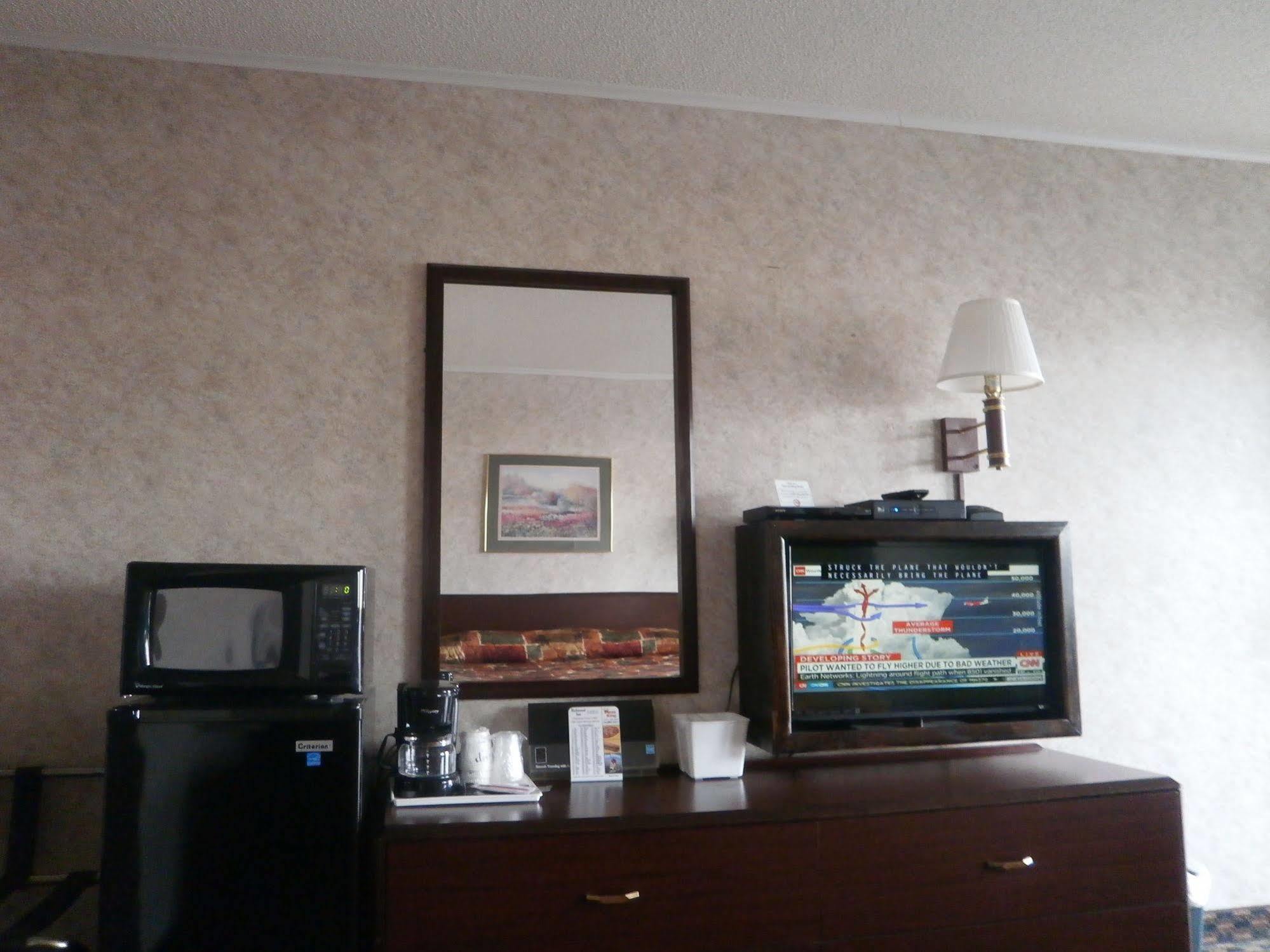 Richmond Inn And Suites Buitenkant foto