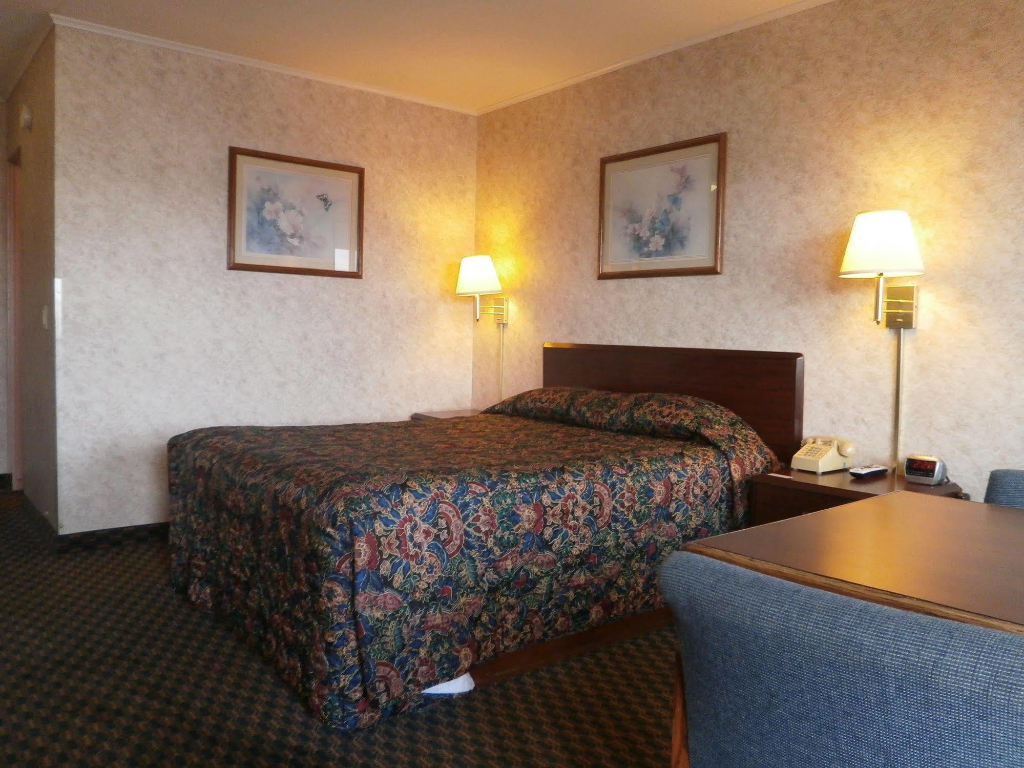 Richmond Inn And Suites Buitenkant foto